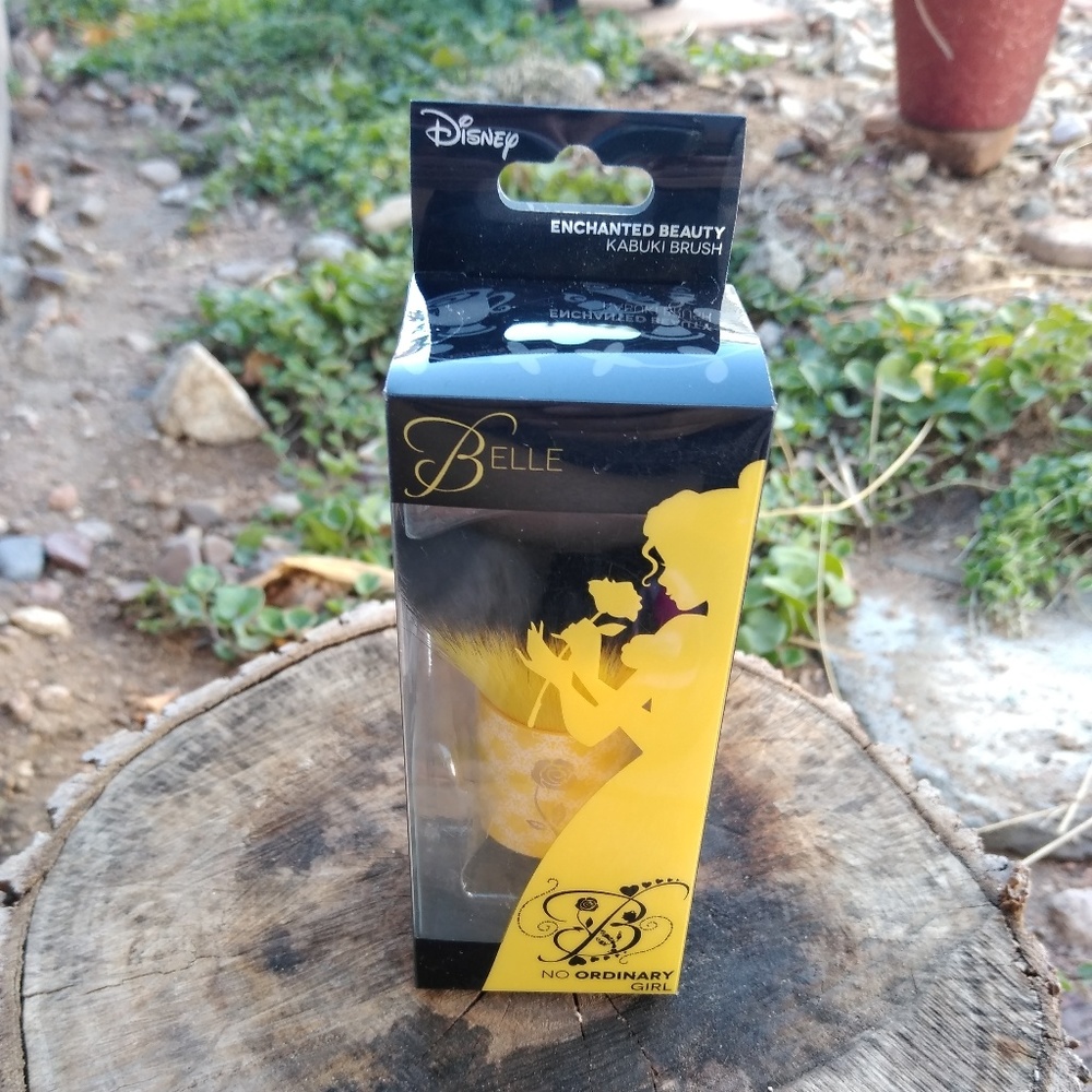 London Soho Belle Kabuki Brush